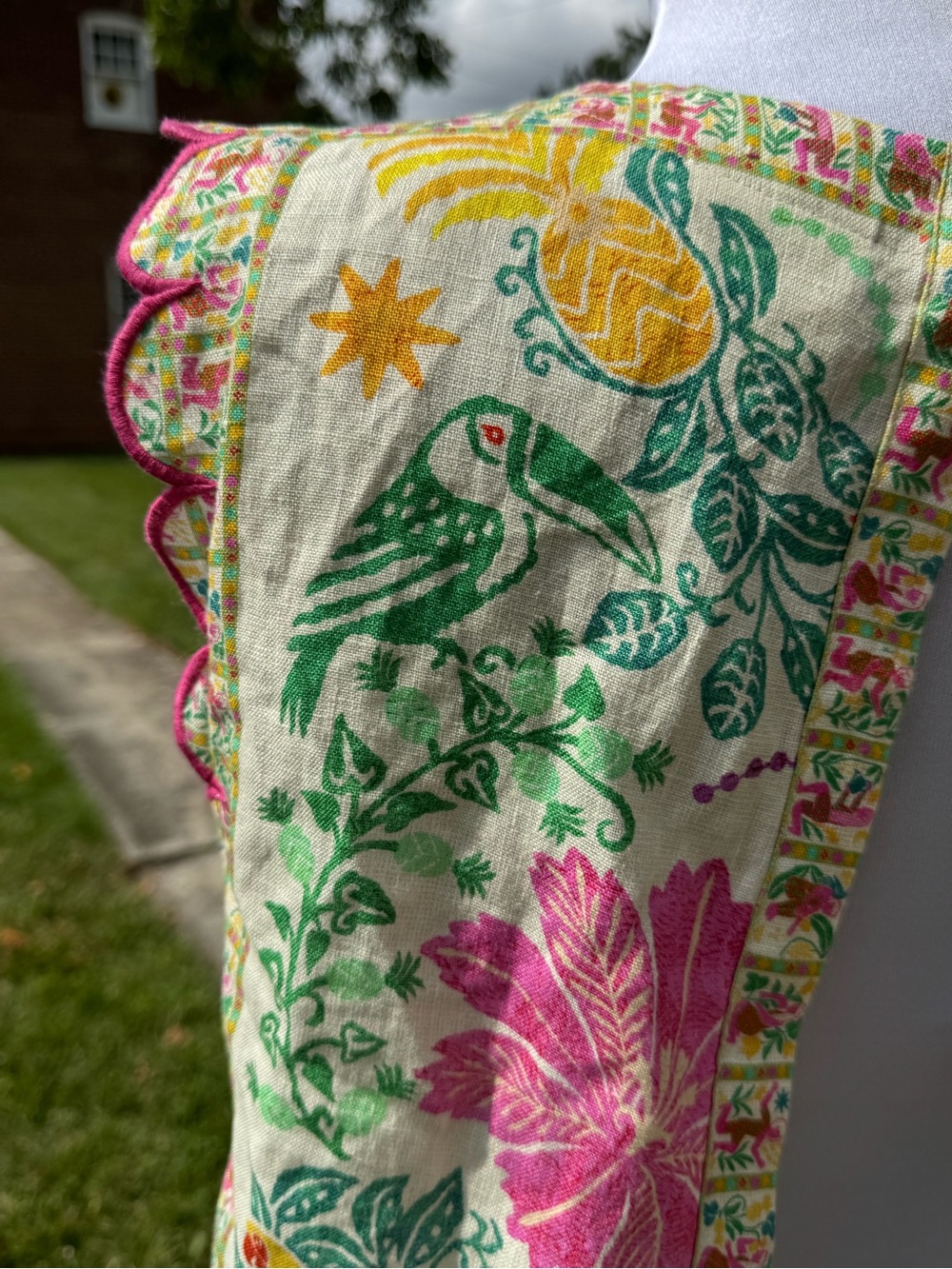 FARM Rio Tropical Sleeveless Blouse, Scalloped Embroidered trim, Open back Sz M - Picture 6 of 8
